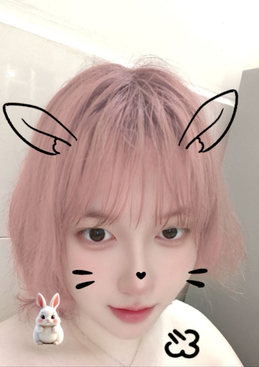 HuTaozzi's tweet photo. 感觉加了特效像变了个人 https://t.co/t0tzVGMiME