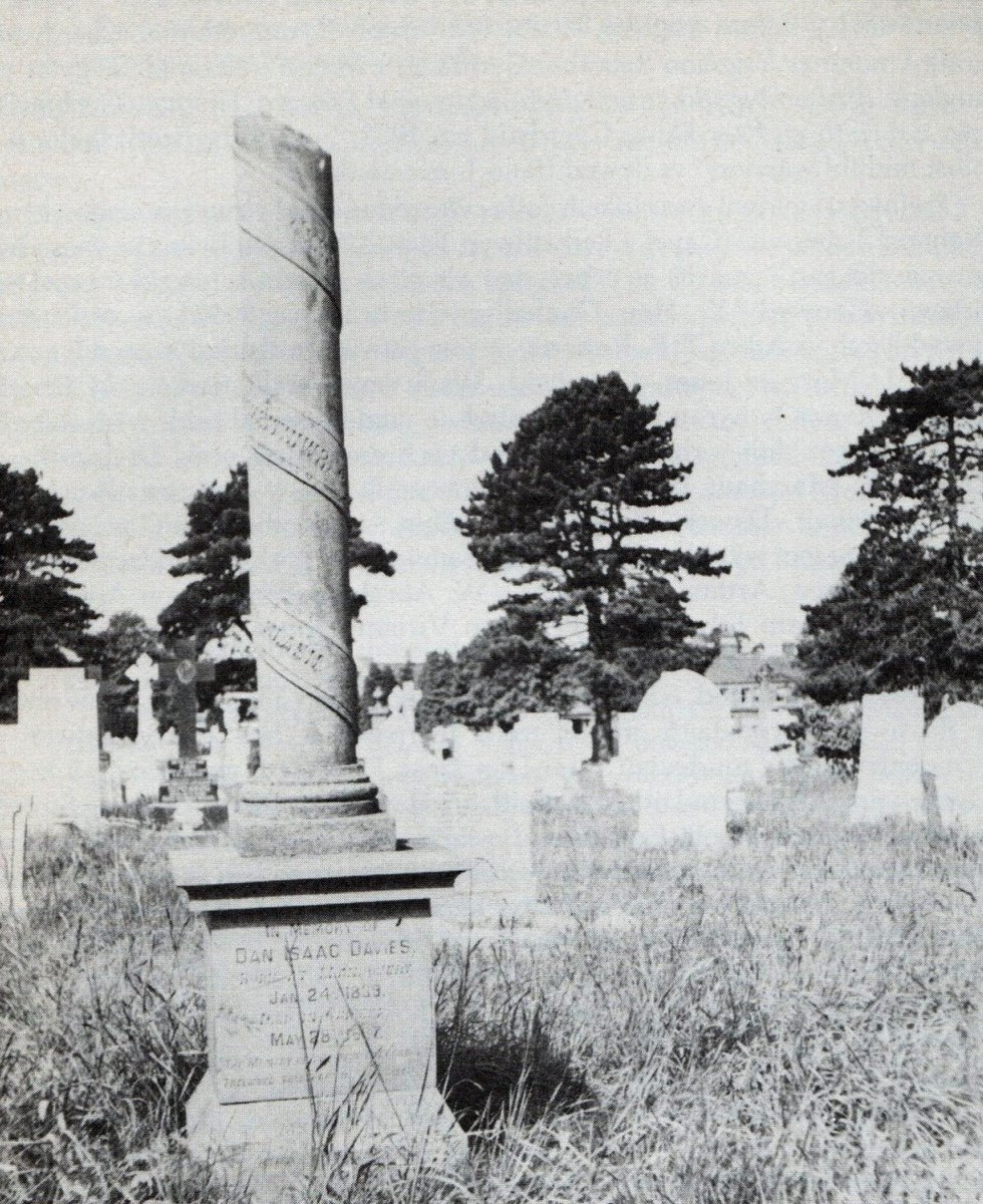 RoathHistory's tweet photo. Dan Isaac Davies (1839-1887) recognised as one of the founders of the ‘ Society for the Utilization of the Welsh Language ,’ today known as ‘ The Welsh Language Society. Buried at Cathays Cemetery. Headstone now gone but what was written around the column? https://t.co/uIIoJkDiI7