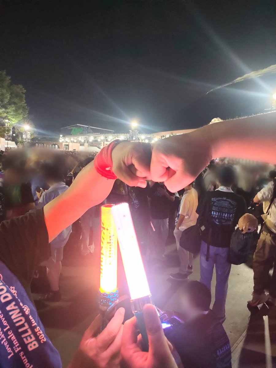 harurulovelive2's tweet photo. いつかは、この日を迎える。
その日を迎えた今、不思議と悲しいとは思っていなくて。
たくさんの思い出を曲を通して思い返しながら...最後まで見届けられて、やり残した事は無いと思えました。
Aqoursは永久、この先の未来に出会う誰かにAqoursの歌が届きますように。

ありがとう
#Aqours_finale_Day2 https://t.co/QG0H9Em95N