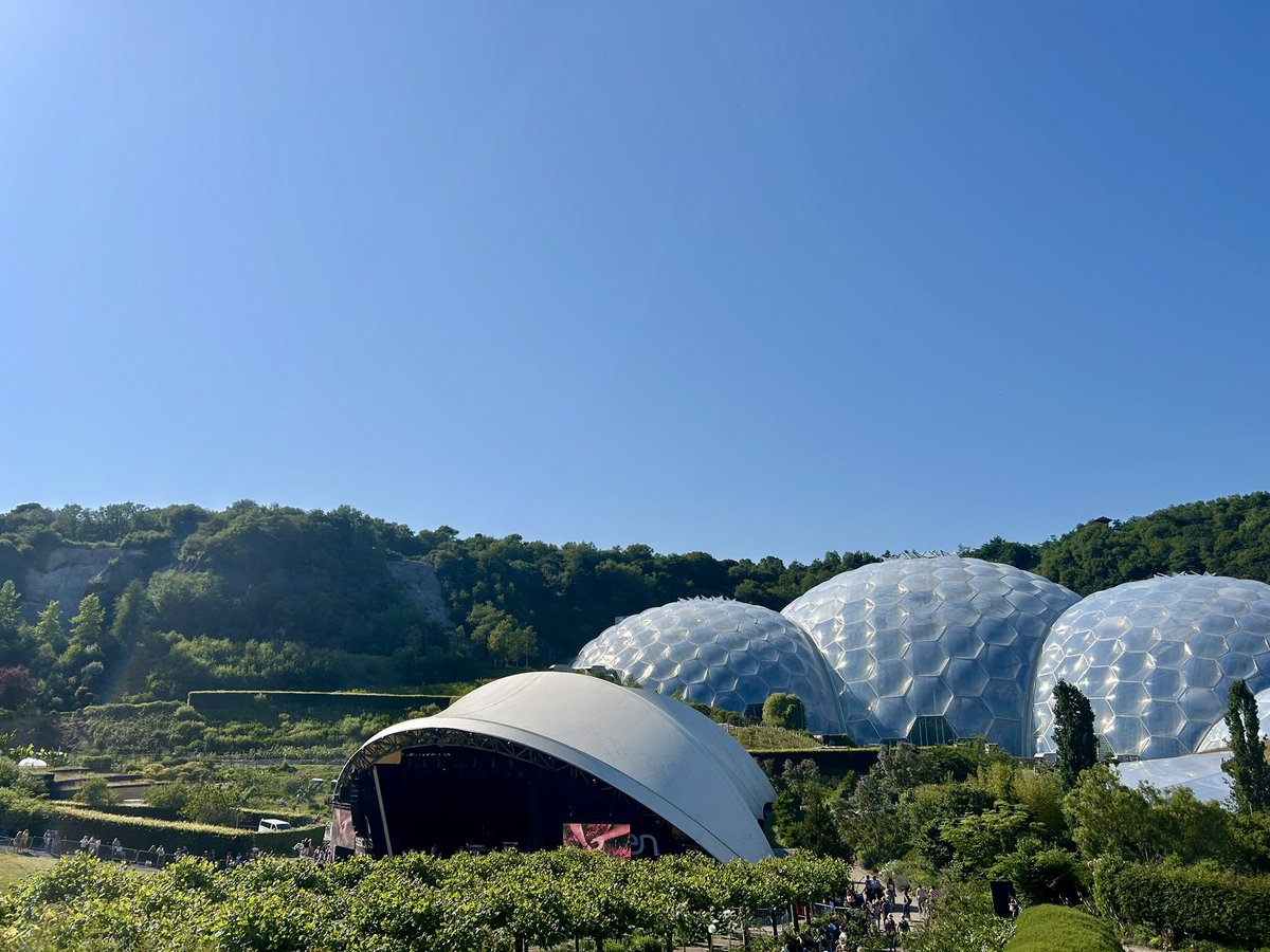 CarrCarter73's tweet photo. @GaryBarlow #posttourblues #edensessions2025 #SongbookTour #Cornwall 🩷 https://t.co/sYIP0Hm0rH