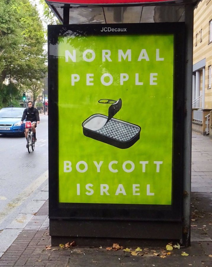 NewsTrustMedia's tweet image. "Les gens normaux boycottent @Israel, et vous?"
L'affiche date de 2021 (Londres), le monde était loin d'avoir pris consciences de l'horreur et des injustices que subit la🇵🇸depuis 77ans, mais le mouvement #BDS existait déjà.
La liberté d'expression semble avoir tellement reculé...