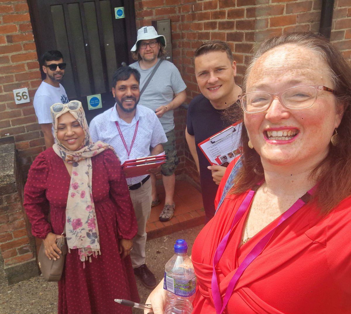 A lot of positive response on the doorstep. I listened to many residents in Redbridge borough this weekend, they praised <a href="/UKLabour/">The Labour Party</a> for delivering for the working class and <a href="/redbridgelabour/">Redbridge Labour</a> for working hard for our borough.