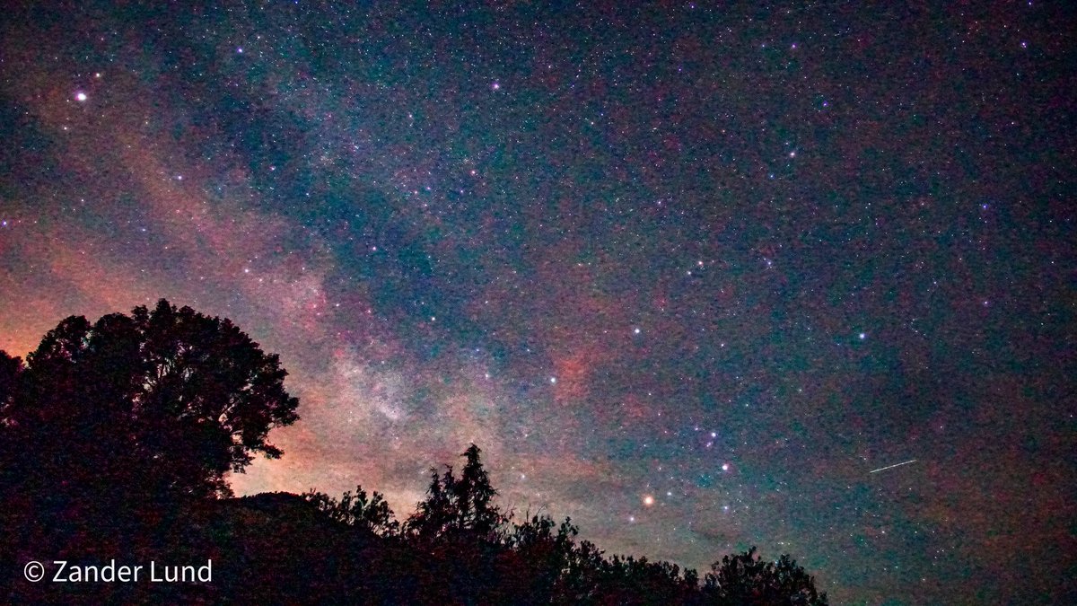 lund_zander's tweet photo. Got some pictures of the milky way a few days ago in Montana! #Astrophotography #milkway https://t.co/GdpmMpdHEn