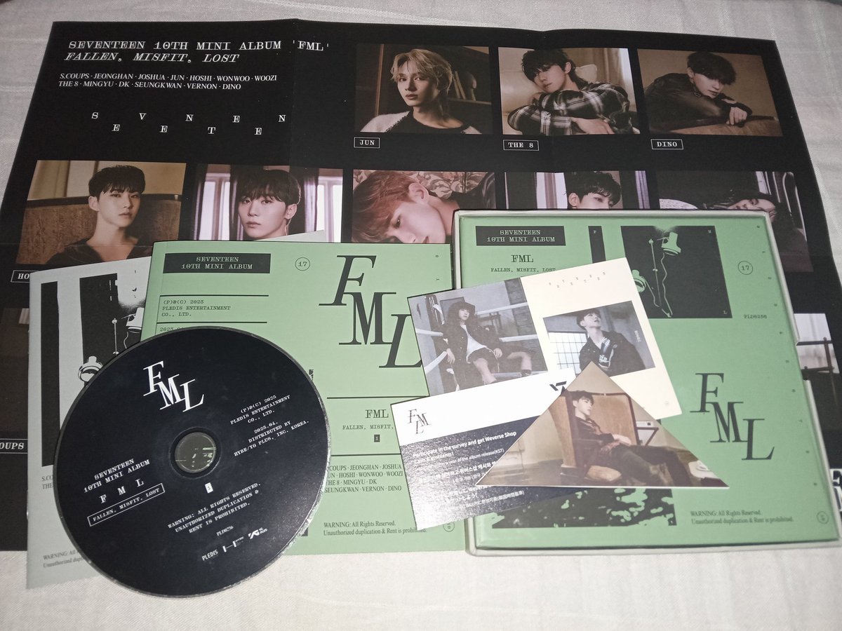 ki_imcaa10's tweet photo. #wts album only fml fallen misfit lost ver (warna hijau) 40k ajaaa, dpet smua yg ada di foto!! https://t.co/uesv8bESeh