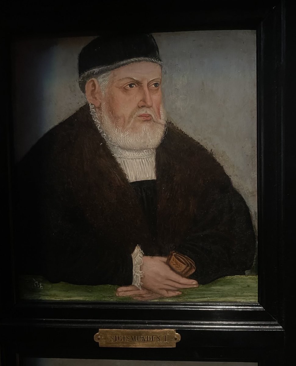 Frúin fór á listasafn í Kraká og sá ástæðu til að senda mér mynd af Sigmundi I, konungi Póllands og hertoga af Litháen.

Þrátt fyrir unglegt yfirbragð var hann kallaður Sigmundur I gamli. Væntanlega af því hann var kóngur svo lengi.