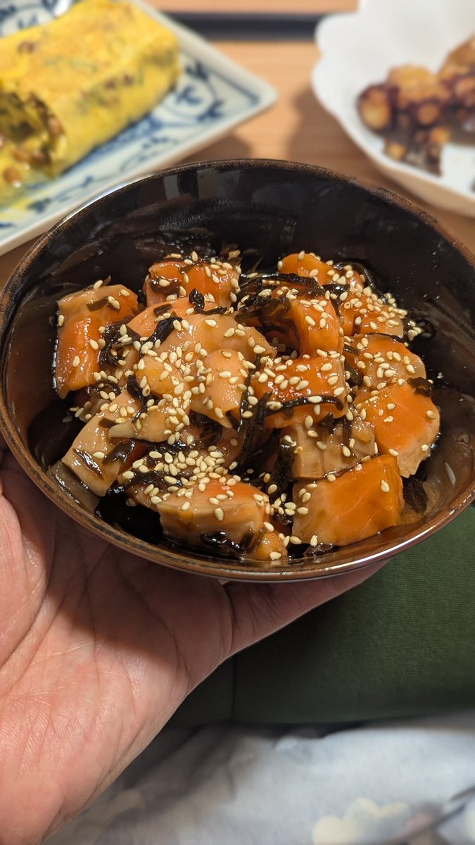 urouro703's tweet photo. 久方ぶりの『居酒屋ナオちゃん』

納豆出汁巻き
タコ唐揚げ～
サーモンの塩昆布漬け

月曜からお仕事の方々…
もーしわけない😁🍻
深夜にコレはキマるわぁ https://t.co/CNfCAU3FbX