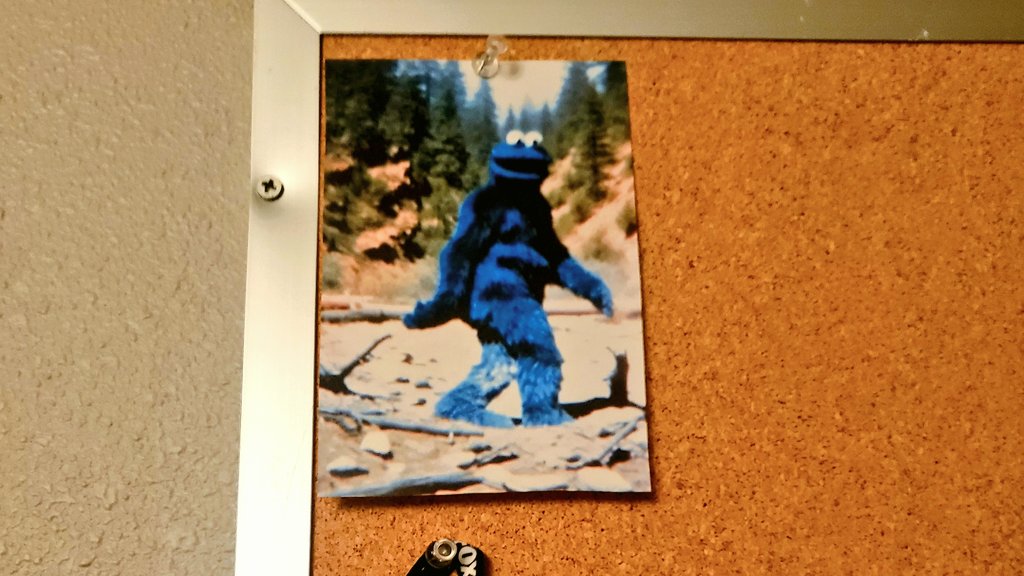 PaulRipsit's tweet photo. Cookie Monster with Bigfeet https://t.co/e27LyW5XzG