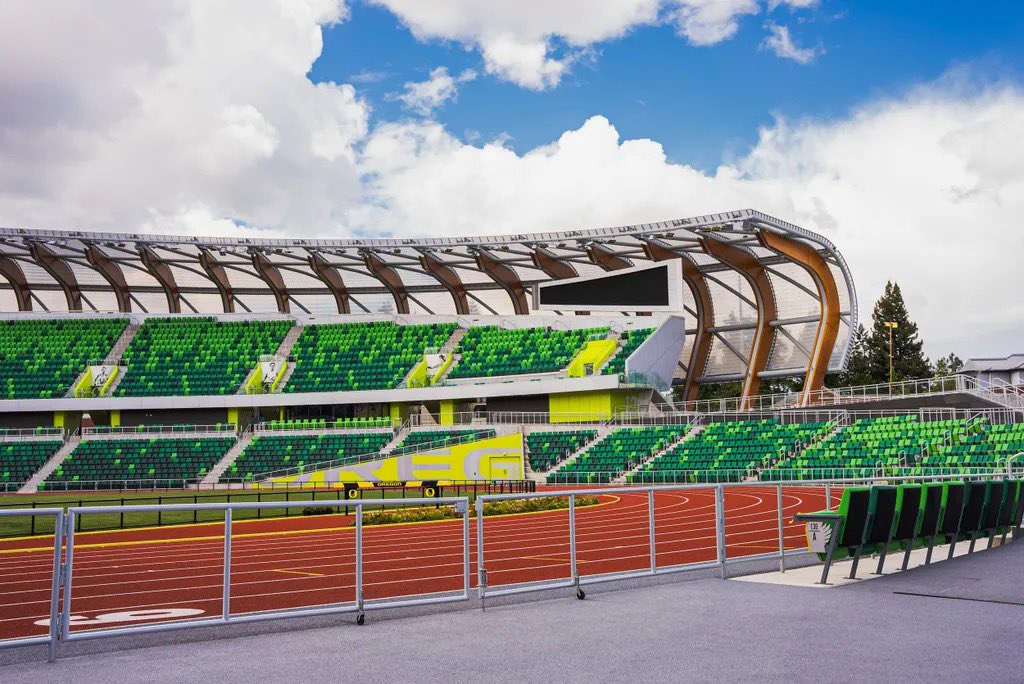 SportsDissected's tweet image. Right now, the Nike Outdoor Nationals and USATF U20 Championships are unfolding on one of the most iconic stages in track & field: Hayward Field. Which detail stands out to you most?👇 🦆 The carved seating bowl? 🦆 The canopy?🦆 The flame-inspired tower? 📍 Captured during our…