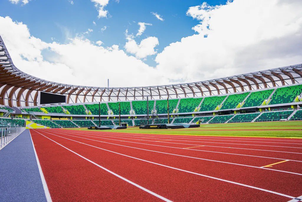 SportsDissected's tweet image. Right now, the Nike Outdoor Nationals and USATF U20 Championships are unfolding on one of the most iconic stages in track & field: Hayward Field. Which detail stands out to you most?👇 🦆 The carved seating bowl? 🦆 The canopy?🦆 The flame-inspired tower? 📍 Captured during our…