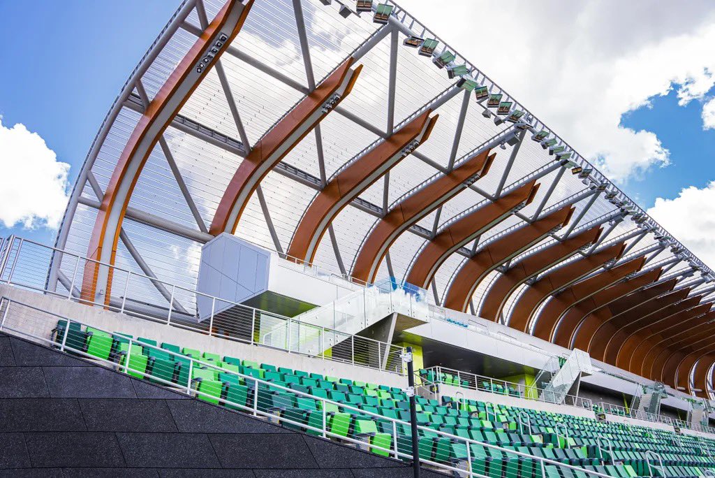 SportsDissected's tweet image. Right now, the Nike Outdoor Nationals and USATF U20 Championships are unfolding on one of the most iconic stages in track & field: Hayward Field. Which detail stands out to you most?👇 🦆 The carved seating bowl? 🦆 The canopy?🦆 The flame-inspired tower? 📍 Captured during our…