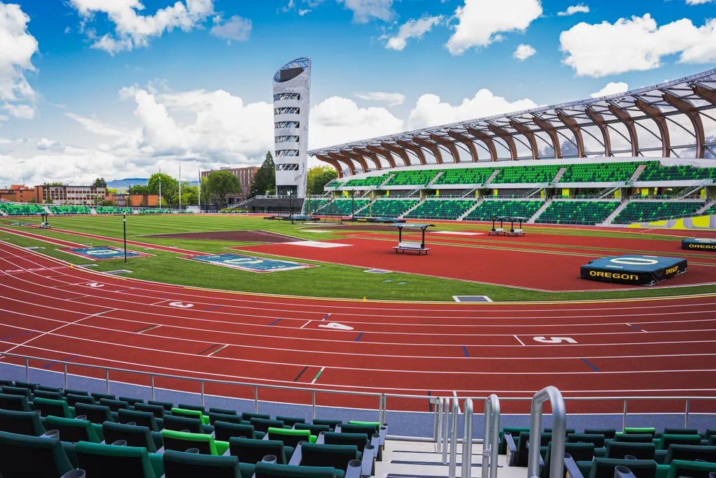 SportsDissected's tweet image. Right now, the Nike Outdoor Nationals and USATF U20 Championships are unfolding on one of the most iconic stages in track & field: Hayward Field. Which detail stands out to you most?👇 🦆 The carved seating bowl? 🦆 The canopy?🦆 The flame-inspired tower? 📍 Captured during our…