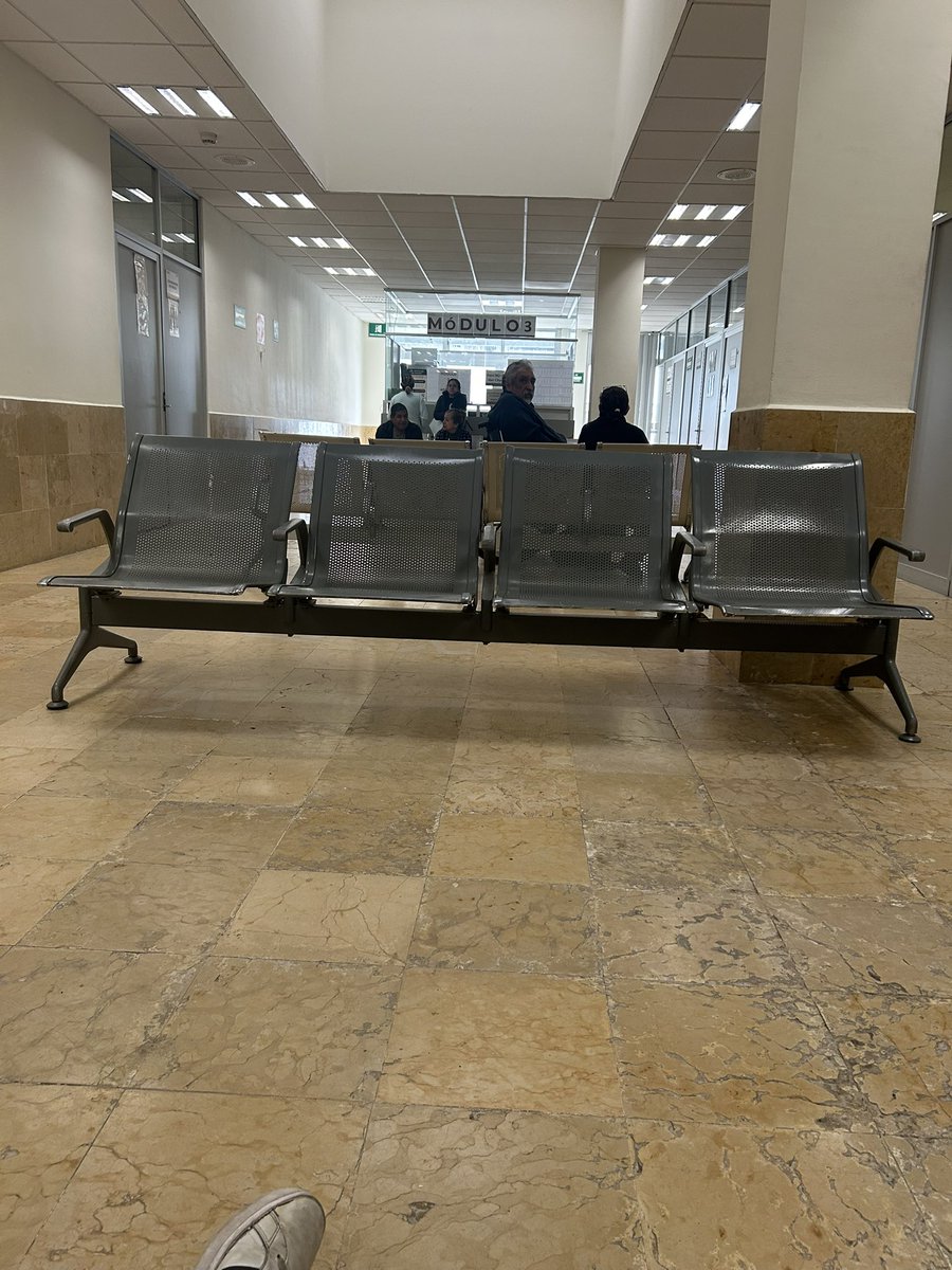 devozenvozmx's tweet photo. 🚨 Indignante en el ISSSTE Xalapa
Pacientes citados desde las 7 a.m. para ser operados siguen esperando… ¿la razón? No llegó el personal de admisión.

👉 Gente en ayuno, con dolor, y sin atención.
❌ Una vez más, la autoridad ausente.

#ISSSTE #Xalapa #SaludPública #Negligencia https://t.co/hnFlPlhasM