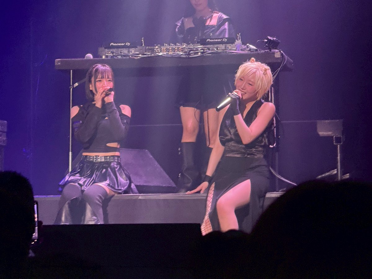 albus_shuji's tweet photo. Zepp 4周年ライブ🎵
最高でした❗普段のライブは写真上げないけど今回は特別💓
#ambitous #LISA #4周年ライブ https://t.co/zrykHUhUJD