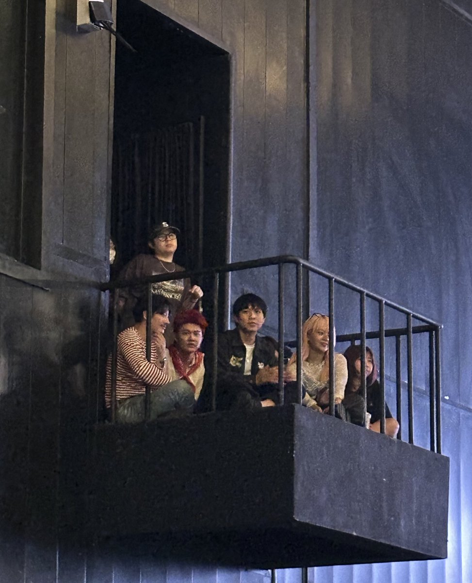 KPSO_N's tweet photo. ���ครจะคิดว่าจะได้เจอพี่เป้ในคอน #ThePeechManShowConcert https://t.co/B2WHGw9Isg