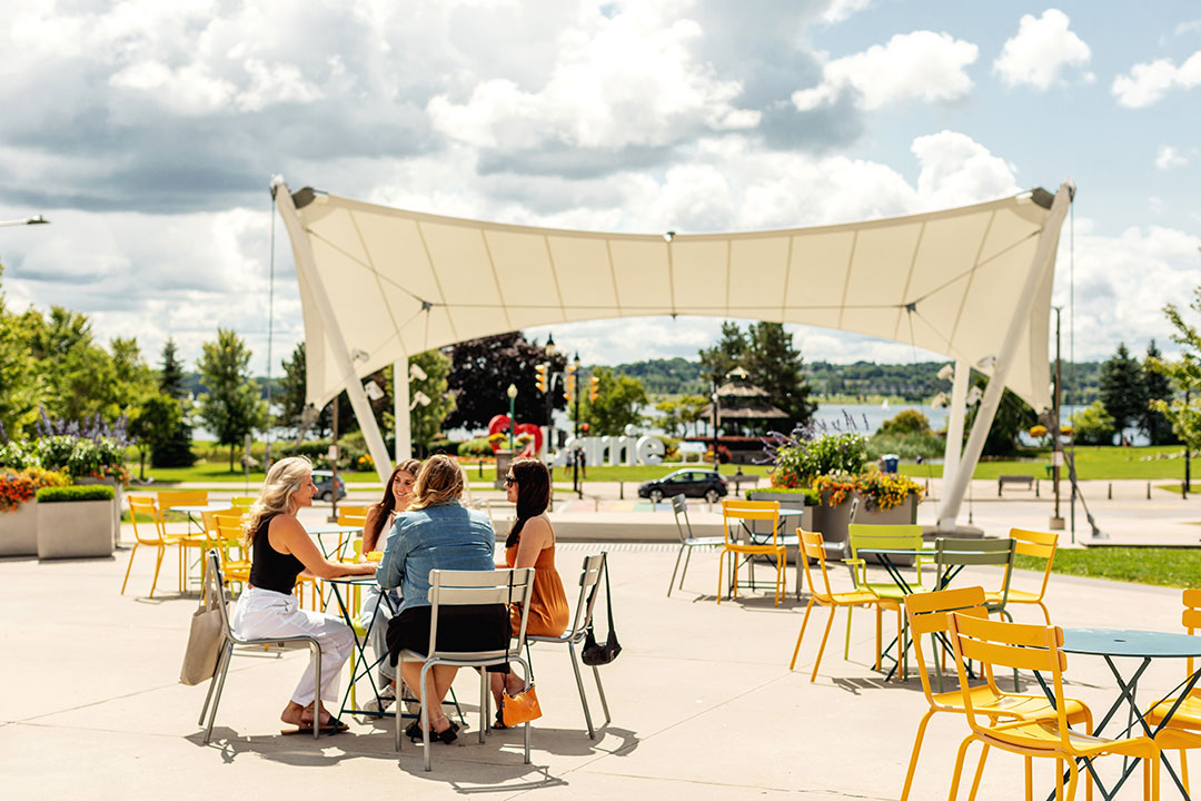 Summer vibes in downtown Barrie! 🌞 From coffee to cocktails, the patios are full of flavour and fun—just steps from Kempenfelt Bay.

#VisitBarrie #DowntownBarrie #PatioSeason #BarrieEats #SupportLocal