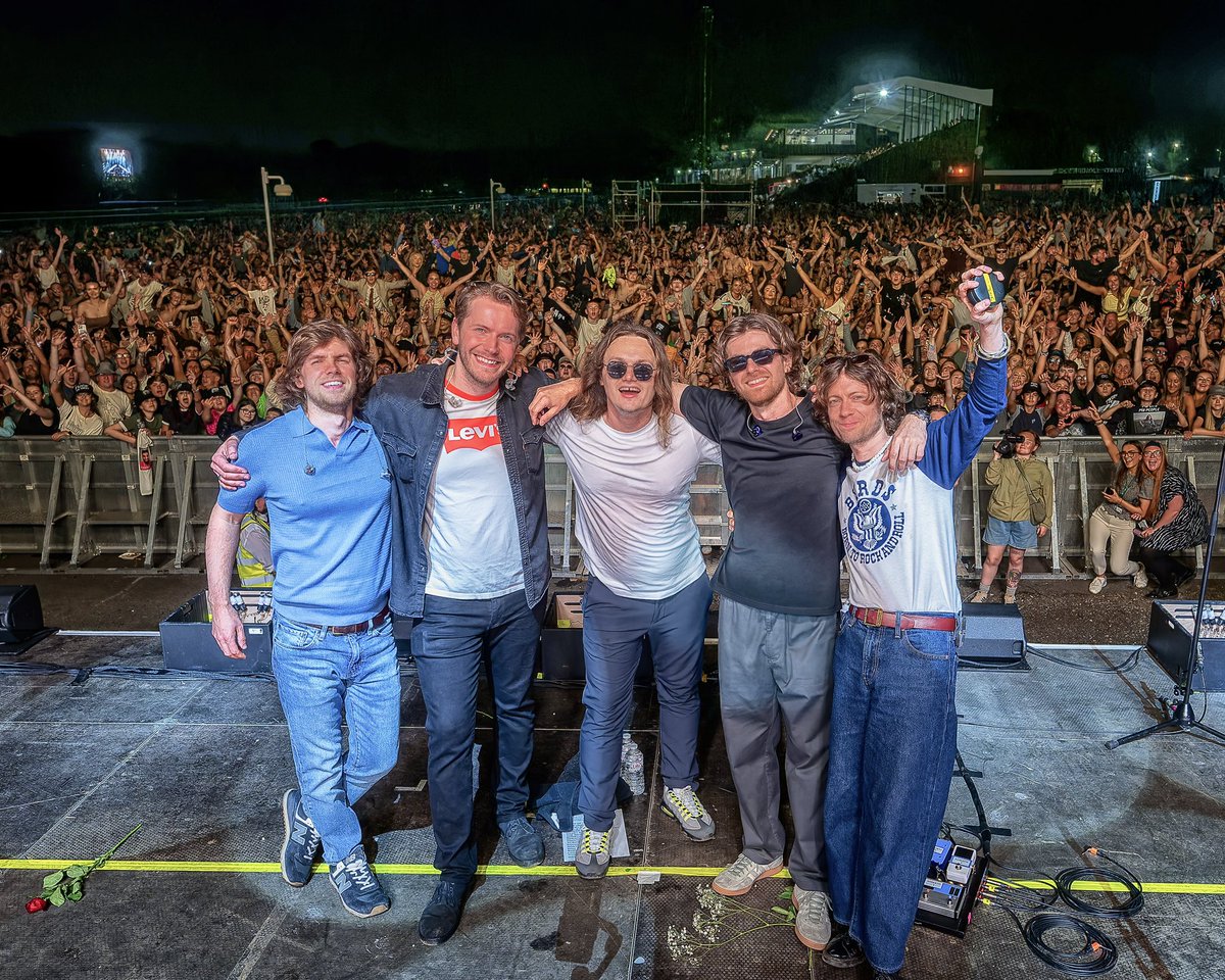 JamieWebster94's tweet image. Sat here smiling me head off, thinking back to last night at Haydock. So good to see families making memories together & the army of youngsters screaming their heads off to every word. I’m a lucky lad to have you all. Nice one for an absolute belter ❤️
📸 Mark Ellis