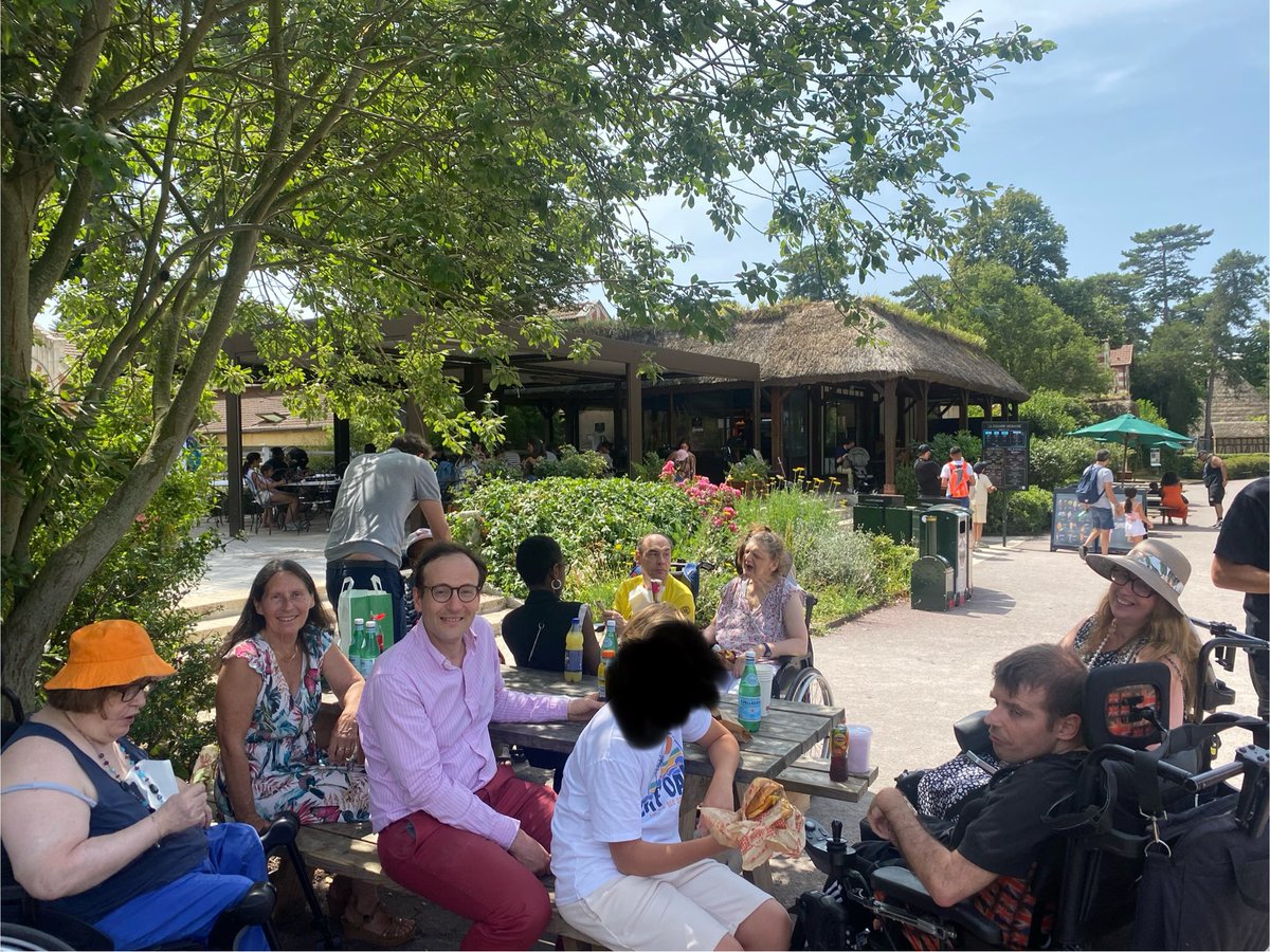 #handicap #partage &amp; #amitié -  Week-end à l’#Association-Notre Dame de #Neuilly. Vendredi soir : Garden Party MAS des #adultes ; samedi après-midi : kermesse IEM #enfants ; ce dimanche : sortie des résidents au jardin d’acclimatation, avec "Les Copains du dimanche" 🤗 #bénévolat
