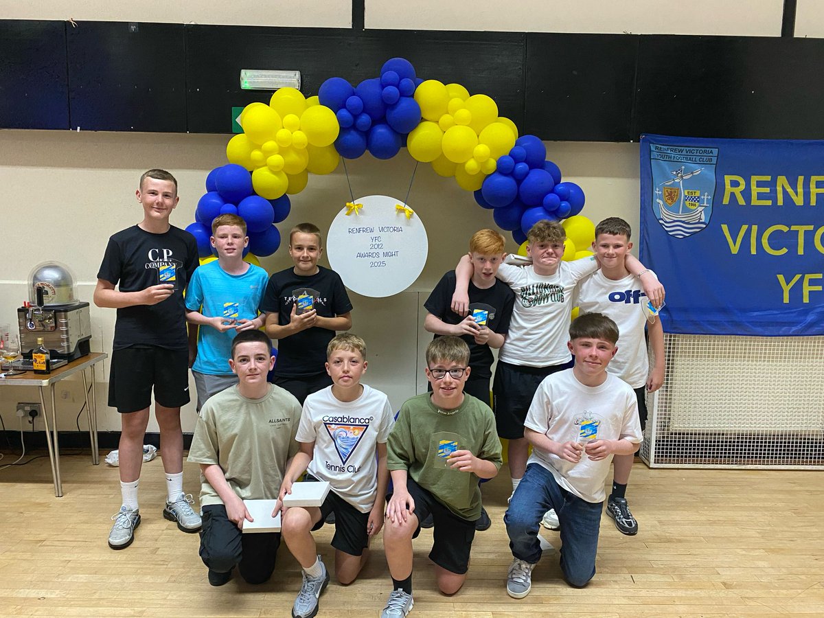 A great end to Lucas's first season at 11s. Celebrating with his @renfrewvictoria2012 teammates and coaches. Rounding it off by winning the Players Player of the Year Award 👏👏👏🔵🟡🔵