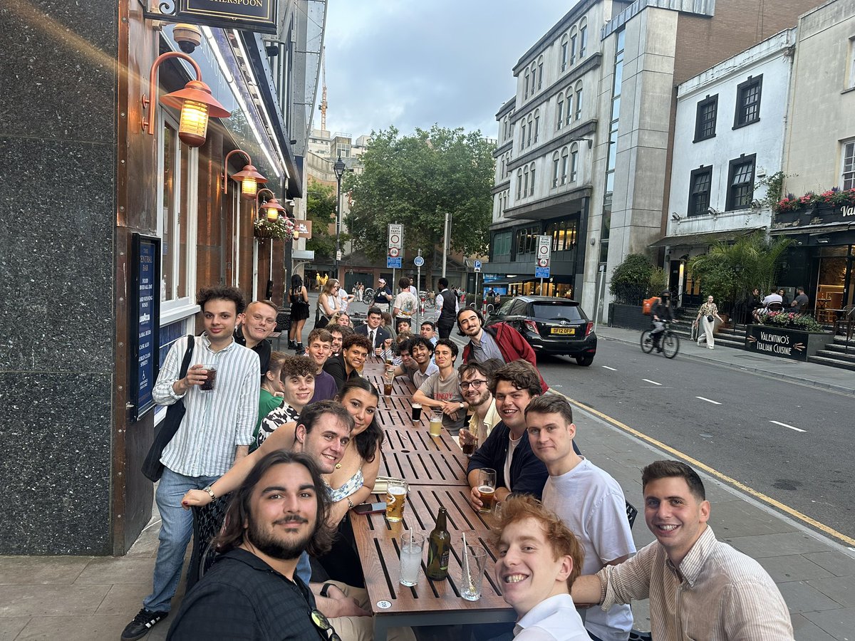 SolCuthbertson's tweet image. What an absolutely fabulous weekend in Cardiff for the long awaited return of the UK Labour Youth and Students Congress 🏴🌹
So great to catch up with familiar faces and meet many new ones. Huge props to our National Chairs Jack and Ruby for pulling off such a great event!