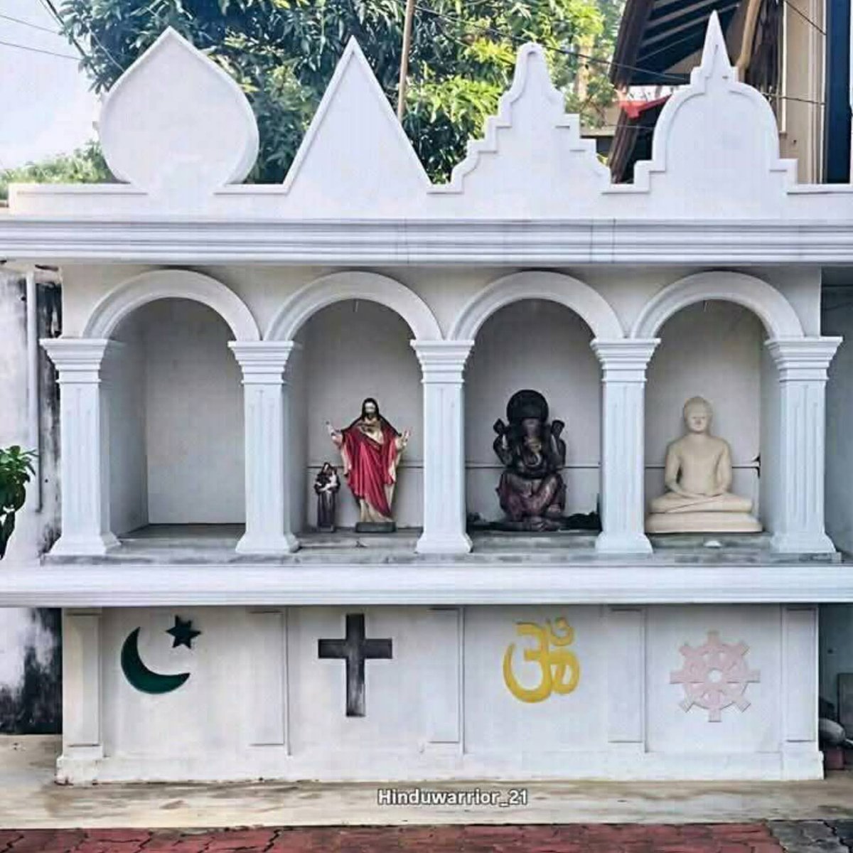 पहला वाला शायद इजराइल से युद्ध लड़ने गया है 😀😀