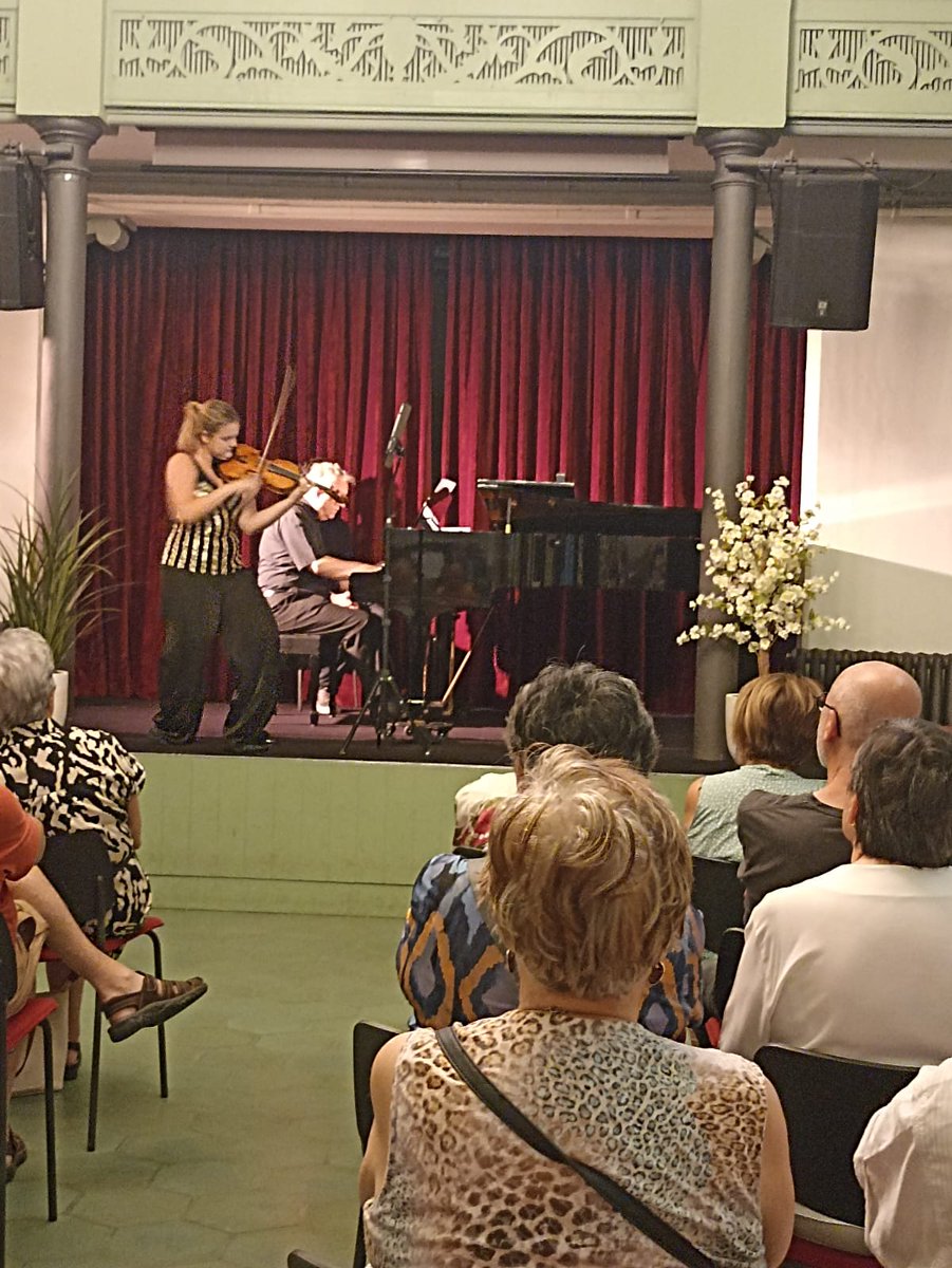 Gran èxit ahir d'Inés Issel Burzynska i Alan Branch al Casino de Vic. Un concert que forma part del Premi #ImpulsACIMC 2024 que va rebre l'Inés. En les properes setmanes continuarà realitzant nous recitals a Catalunya com a part del premi.
