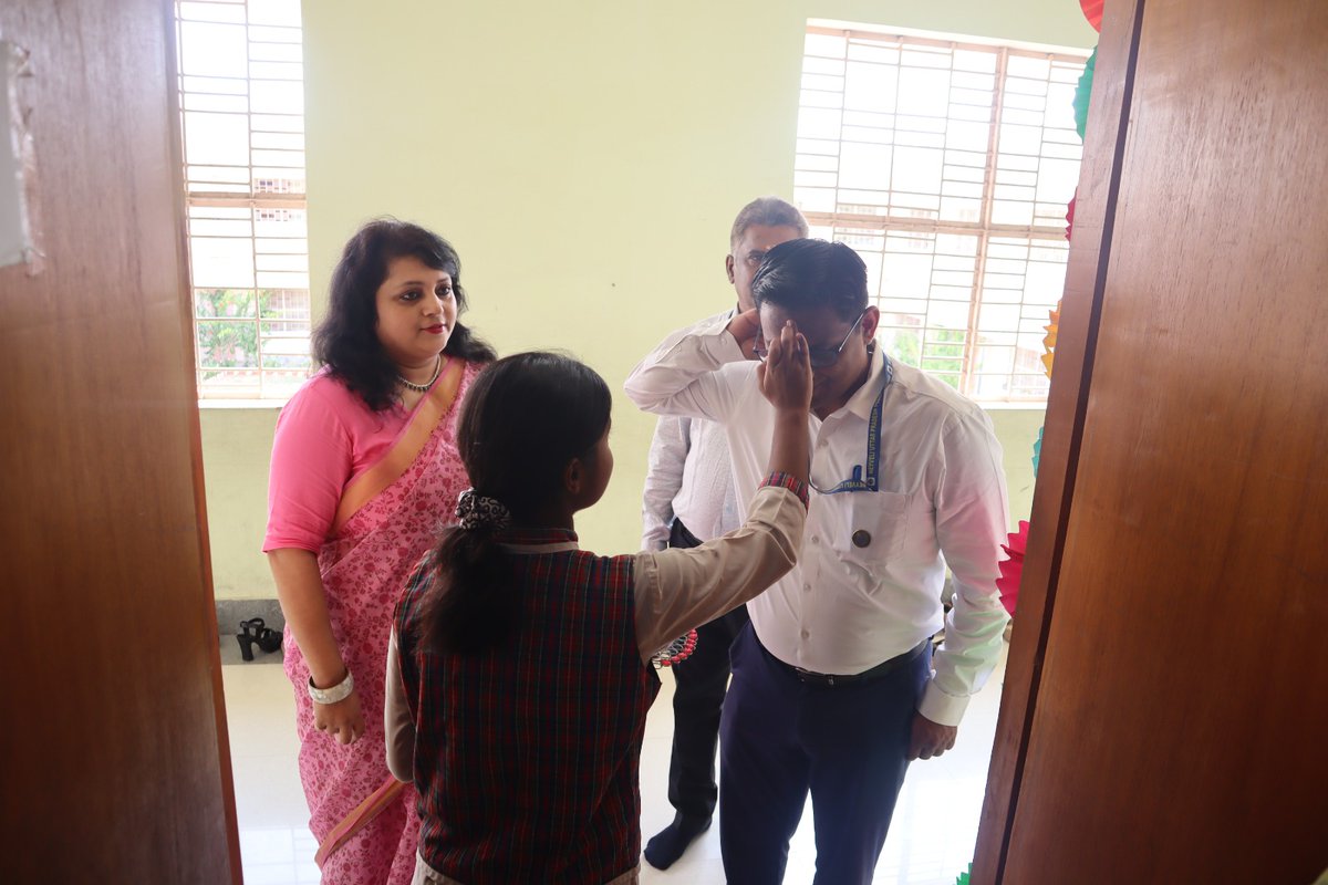 DAVNUPPL's tweet photo. 🎉 The 3-Day EEDP Capacity Building Programme Phase I kickstarted at DAV NUPPL Public School, Ghatampur with a soulful Vedic Hawan &amp; cultural vibes!
Supported by Sh. S. Durai Kumar &amp; DAVCAE, the training empowers pre-primary educators through skill development. 🌟
  #EEDP https://t.co/gWPx1p6nFw