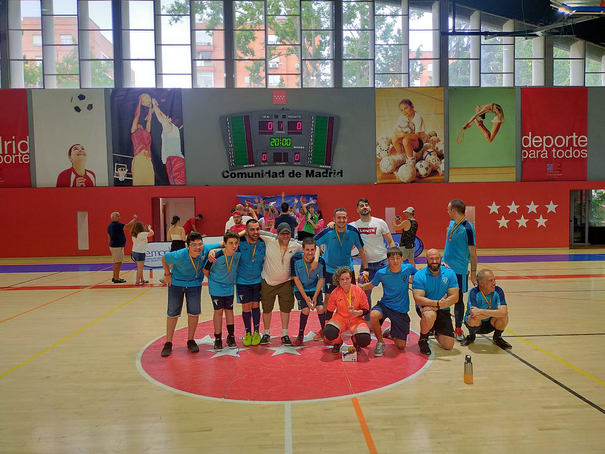 👏 Gran temporada la de nuestro equipo de Fútbol Sénior que esta mañana ha jugado la final de Copa del grupo 5, tercera A.

No ha podido ser, y nuestro equipo ha perdido la final con el Rayo Majadahonda.

En la temporada regular han quedado en 4ª posición.

¡¡Equipazo!! 💪