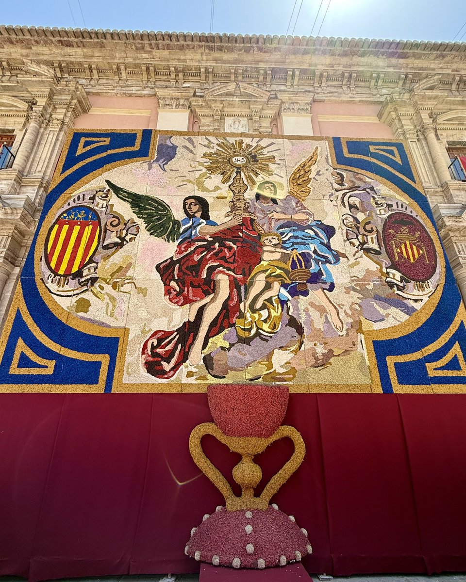 elsantocaliz's tweet photo. “Tomad y bebed todos de él, porque este es el Cáliz de mi Sangre”… 
Hoy, en Corpus Christi, adoramos al Señor vivo en la Eucaristía, y veneramos el Santo Cáliz, memorial del sacrificio eterno y fuente de nuestra redención https://t.co/P0zzZzhjV4