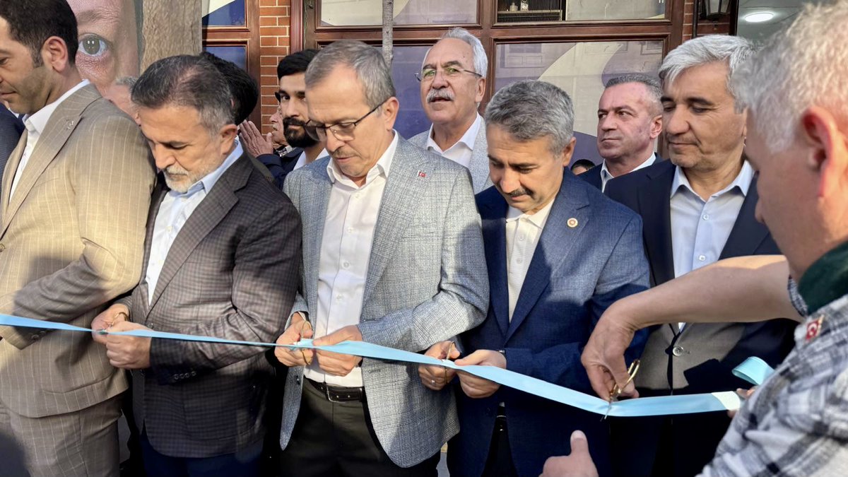 AK Parti Genel Başkan Yardımcımız ve Teşkilat Başkanımız Sayın Ahmet Büyükgümüş, teşkilat başkan yardımcılarımız ve kıymetli dava arkadaşlarımızla birlikte, AK Parti Kızılcahamam İlçe Başkanlığımızın yeni hizmet binasının açılışını gerçekleştirdik.

Bu yeni hizmet binası,