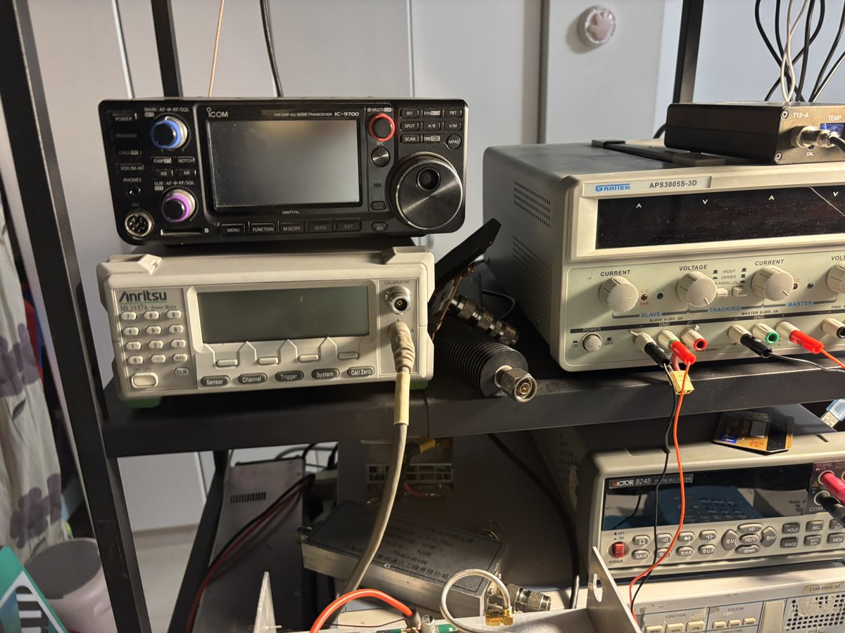 Today I received the second-hand E4407B spectrum analyzer I bought a week ago. Combined with the KC901Q and ML2437 power meter, the door to the 10ghz world is open to me... I hope these expensive devices can provide me with more emotional value🤭