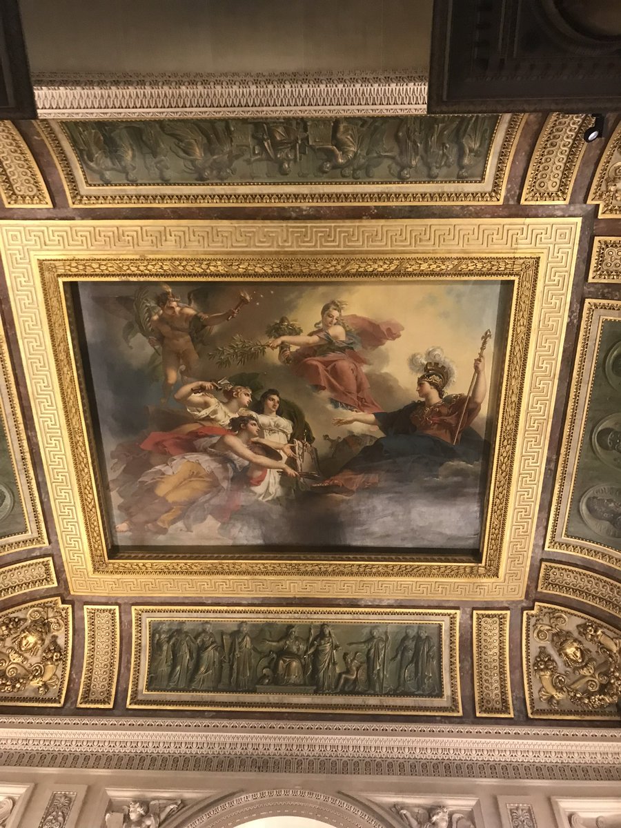 Louvre müzesinde yer alan ihtişamlı bir tavan freski. 19. Yüzyılın Fransız akademik sanatının birer örneği 
Bu tarz süslemeler Napolyon dönemi ya da II. İmparatorluk stiliyle ilişkilendirilir.

#Louvre #sanat #paris #art #resim #napolyon