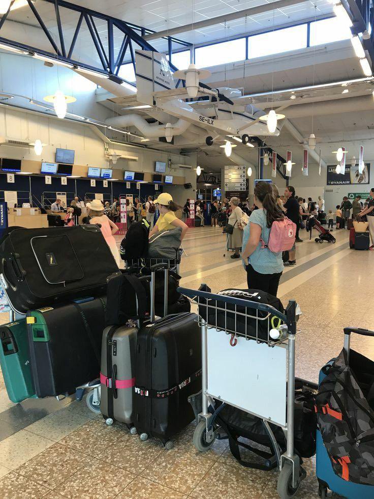 thevoice_233's tweet image. random airport proof