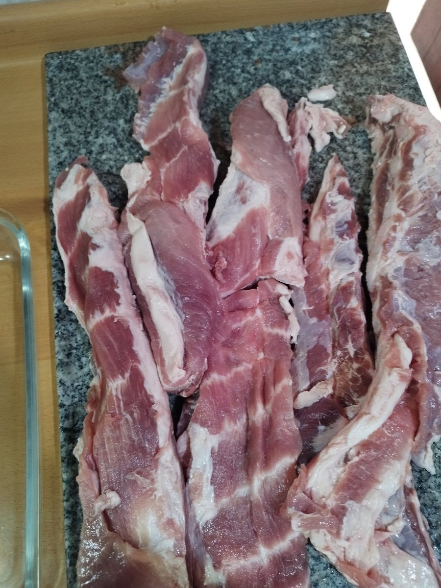 piporrita22's tweet photo. @LIDERcl compré en https://t.co/CoecsFrILD costillas de cerdo americano, para mí sorpresa eran solo despuntes de cerdo incomible, ni una solo casilla, pague $17.934 por sobras, que porsupuesto no pude usar para mi asado!
Espero se comuniquen conmigo a la brevedad 
Una vergüenza https://t.co/xv4HzcCXIK