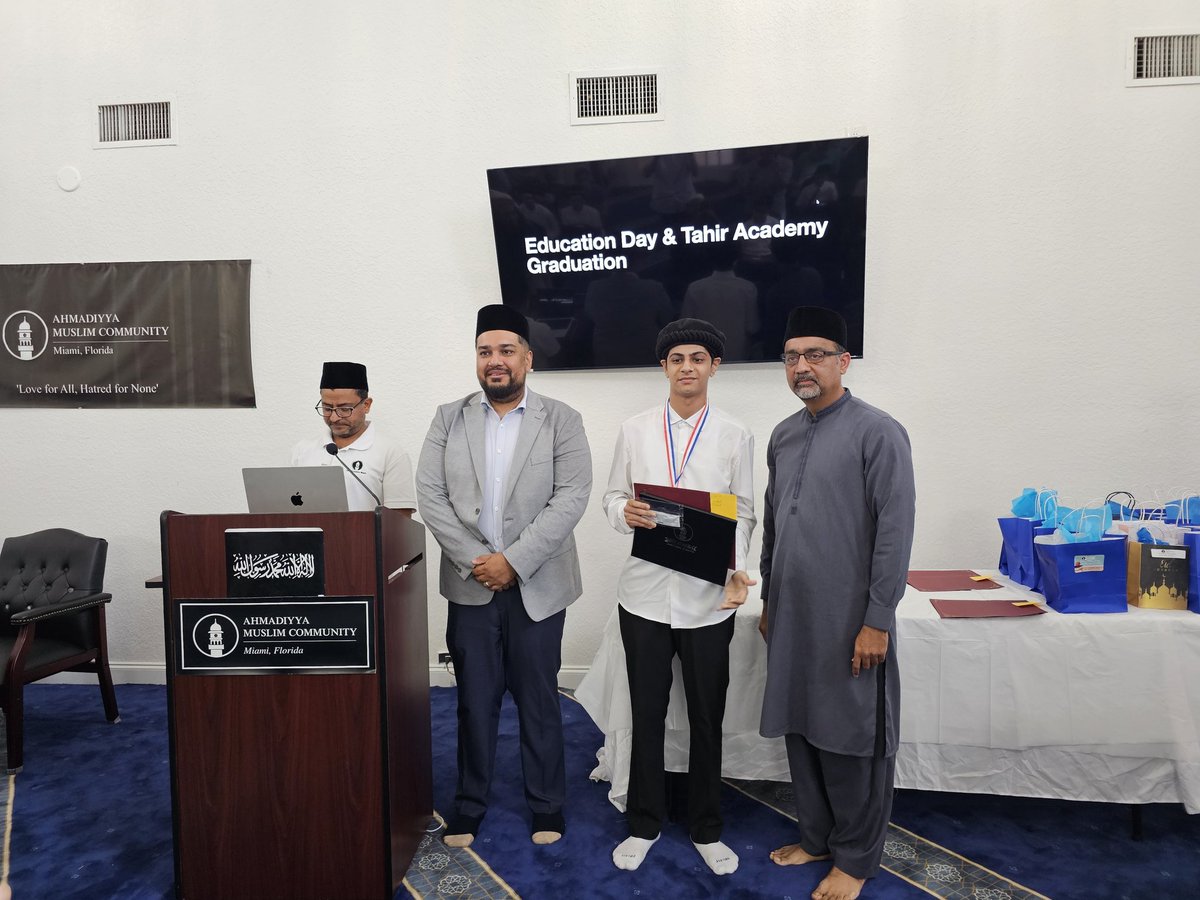 MiamiIslam's tweet image. Tahir Academy Graduates and students progressing to the next level of their religious education @TrueIslamUSA