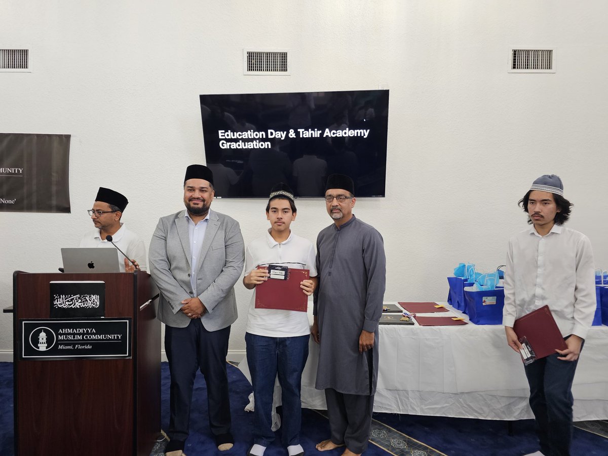 MiamiIslam's tweet image. Tahir Academy Graduates and students progressing to the next level of their religious education @TrueIslamUSA