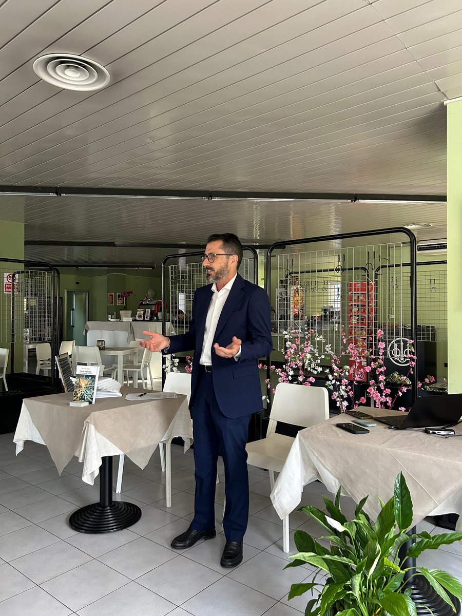 Venerdì scorso presso la Club House del TSN di Milano, una serata dedicata alla mobilità elettrica con aperitivo finale. Ringrazio i gestori della Club House e i partecipanti, che, nonostante il disagio dello sciopero, sono riusciti a presenziare e anche in modo attivo.