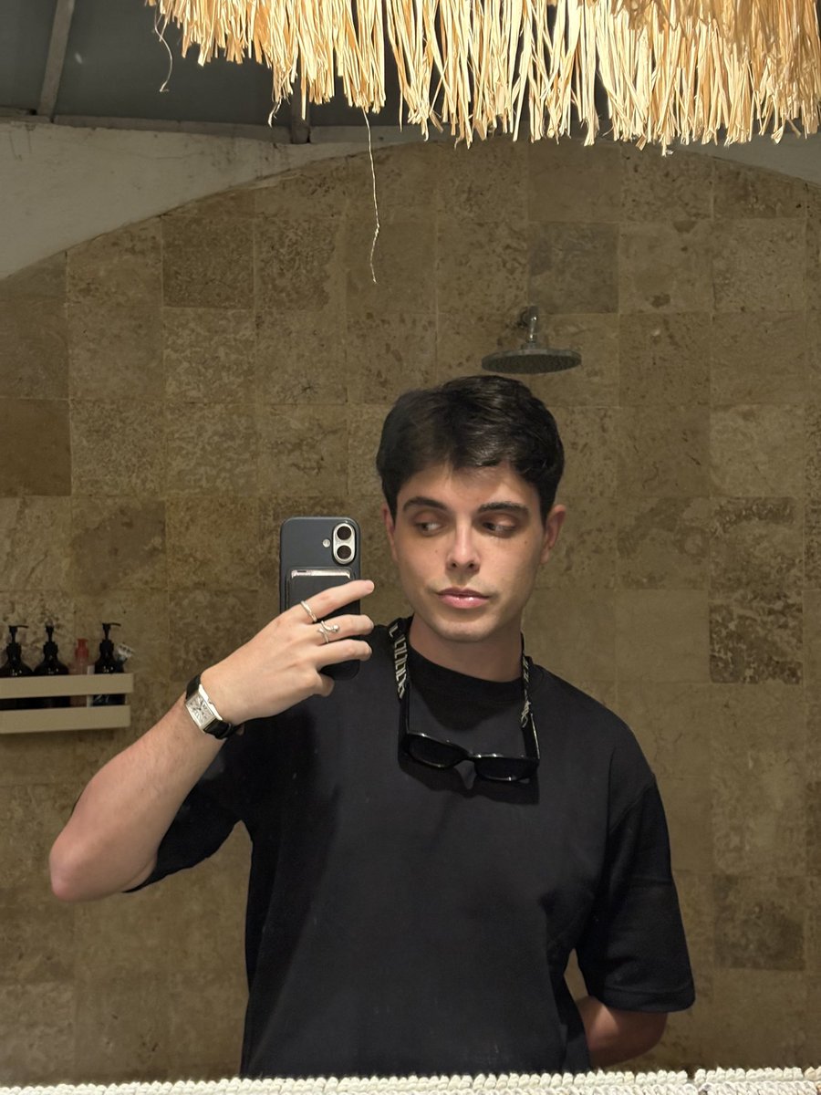 mathishasleft's tweet image. Puisque apparemment ça existe encore le # #LGBTQIAWelcomeSummer