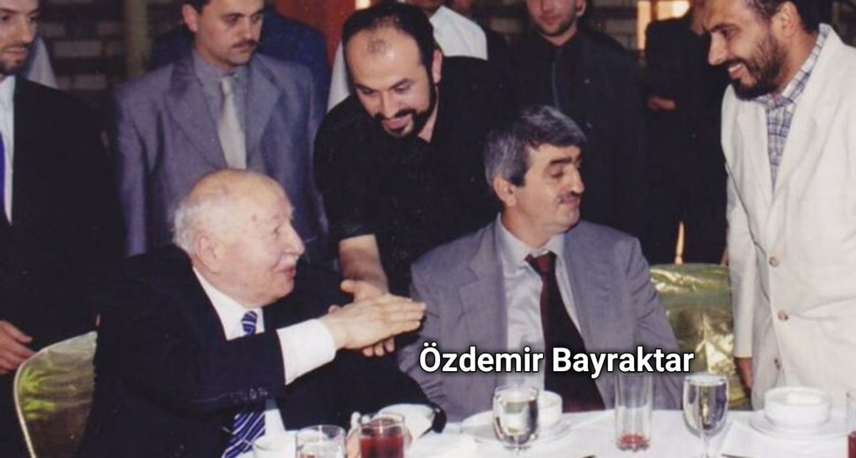 BAYKAR FLOOD.

1) Erbakan Hoca, 2006 yılında Müslüman Topluluklar Birliği Toplantısı'nı düzenliyordu. Ve program esnasında yanındakilere, “Özdemir’i (Bayraktar) bulun. Selçuk’u da alsın acil olarak buraya gelsin” dedi.