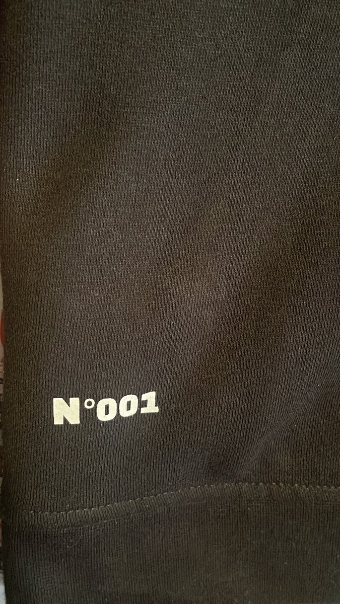 qazaqs's tweet photo. @MarieCPalot @ReyesClothes Pas le budget mais il aurait bien été avec le 1er https://t.co/vT8tFWk453
