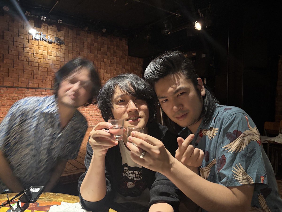 名古屋ライブ！ありがとうございました！
熱狂のライブでした！！！

そして、親友MY FOOT博士みなみくんと名古屋での再会！

（写真にロックスターの生霊が写り込んでしまいました）