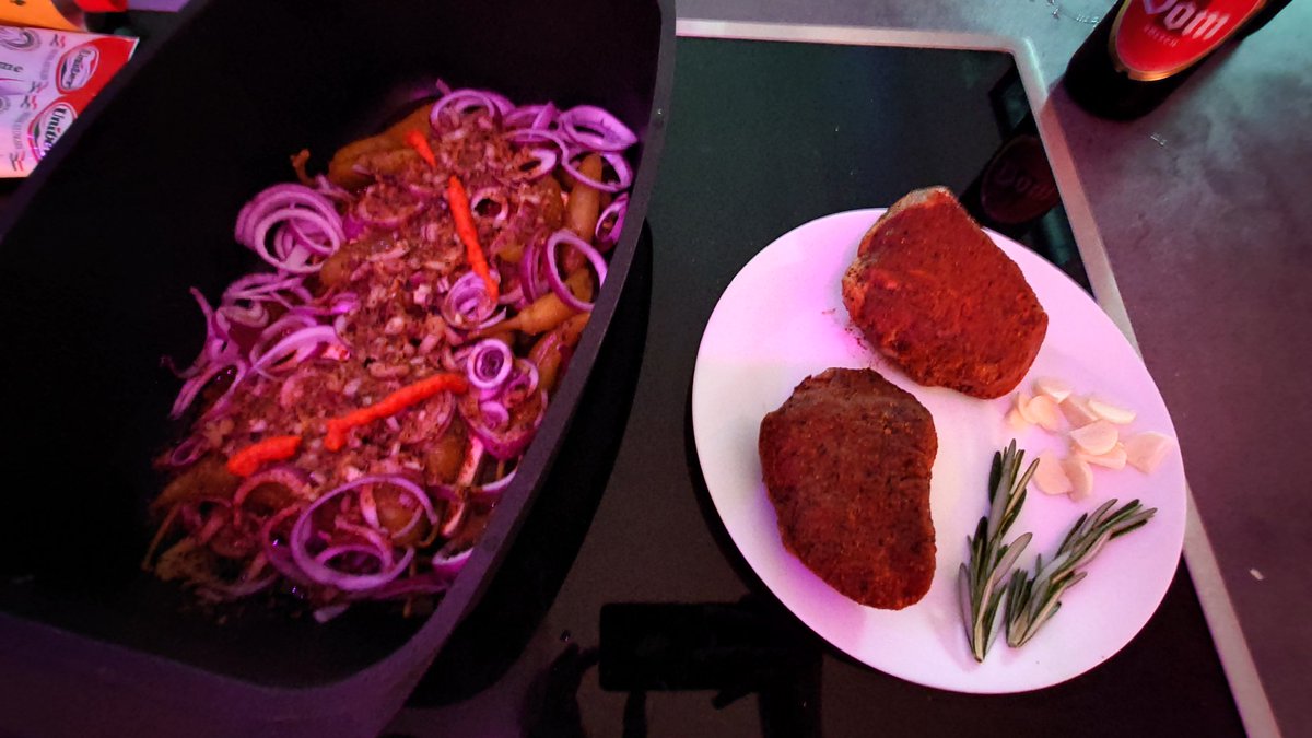 stefan_shepherd's tweet photo. We are about to go to flavour town here 🤌🏻
w/ @justTECKit
#steak #bakedfeta #MSG #garlic #magicdust https://t.co/unfi9C4idT