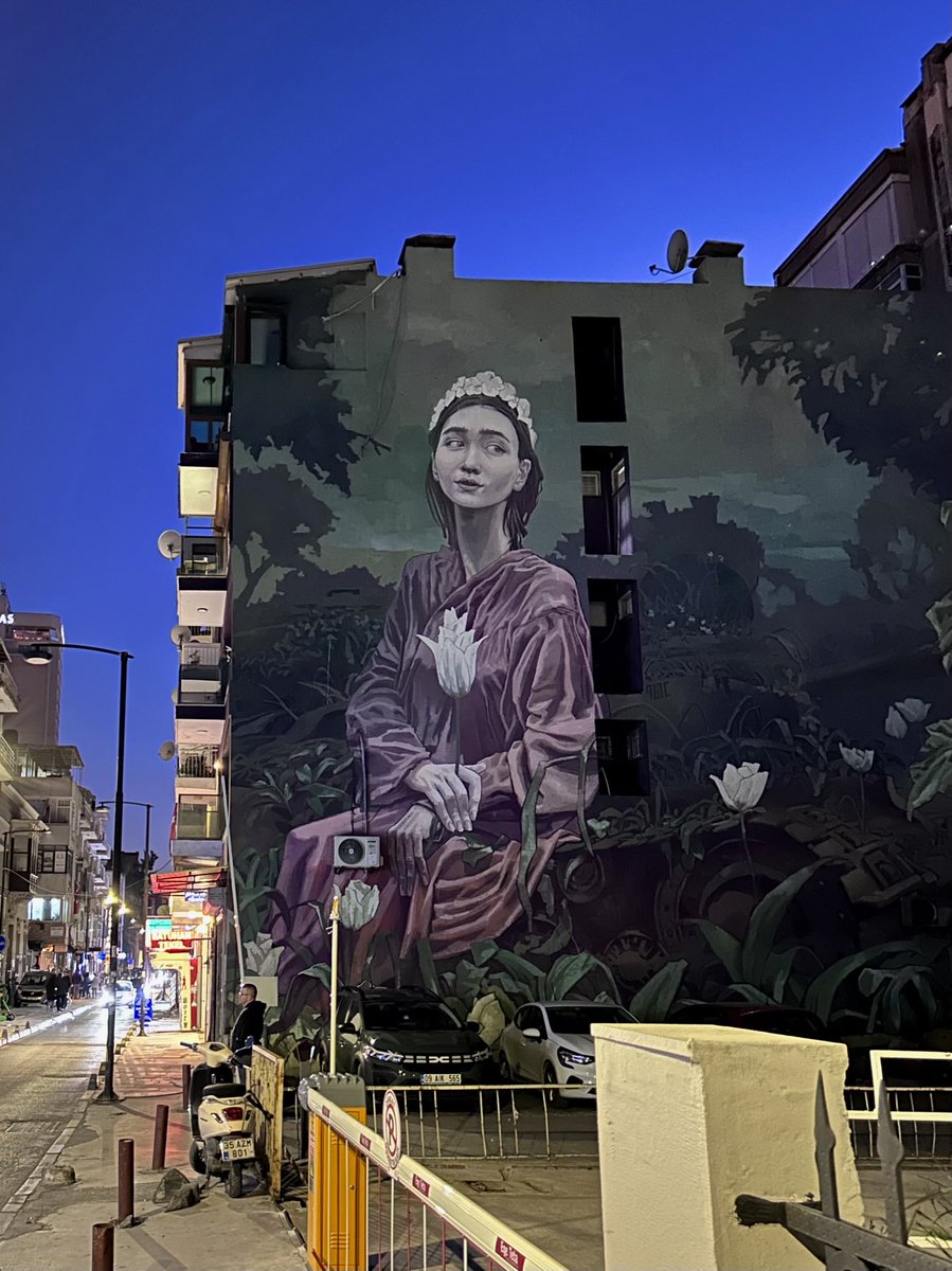 pixelinaeon's tweet photo. Izmir's twilight meets surreal beauty. This breathtaking mural by Rustam Qbic in Alsancak is a must-see for any street art lover.
#StreetArt #Izmir #Alsancak #MuralArt #RustamQbic #UrbanArt #WallArt #StreetArtIzmir #Art #Photography #ThePhotoHour #StormHour https://t.co/iuA9Xob8UE