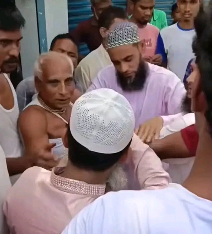 Save Hindus from Muslims in Bangladesh, every day Muslim militants are killing Hindus and attacking and looting houses.<a href="/rashtrapatibhvn/">President of India</a> <a href="/vladimirputiniu/">Vladimir Putin News</a> <a href="/netanyahu/">Benjamin Netanyahu - בנימין נתניהו</a> <a href="/UNHumanRights/">UN Human Rights</a>