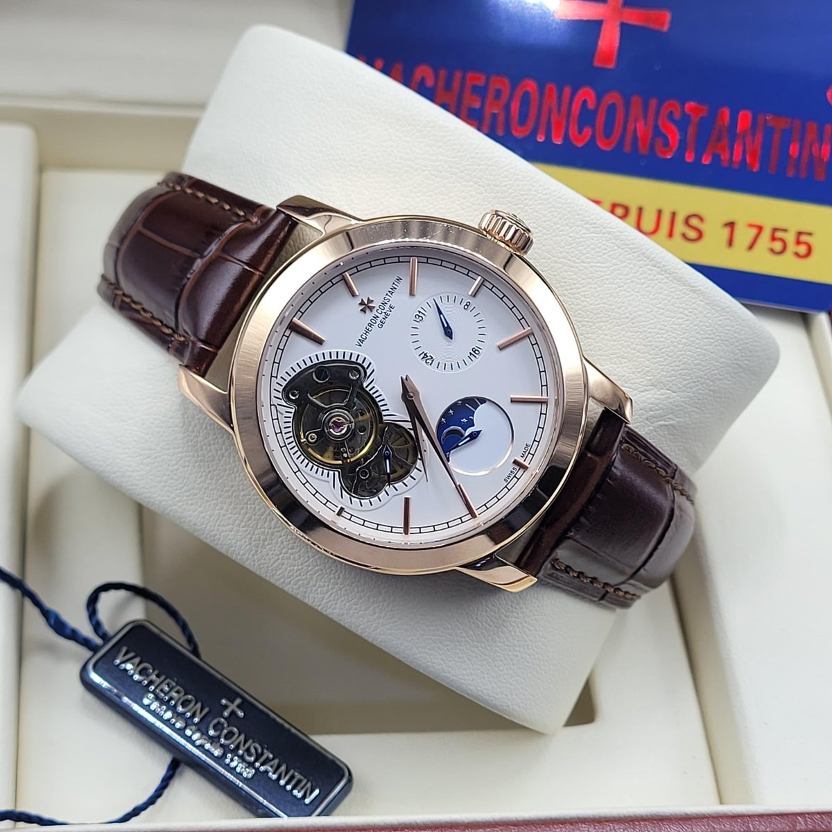 moshlion_luxury's tweet photo. NOT FLEXIN’. JUST LETTING THE WATCH SPEAK.
LUXURY IS LOUDER WHEN IT’S SILENT.
LUXURY WRISTWATCH FOR MEN
VACHERON CONSTANTIN
AVAILABLE AS SEEN
PRICE: 150K BOX 🗃️
AVAILABLE IN DIFFERENT COLORS https://t.co/bkJqka8nhE