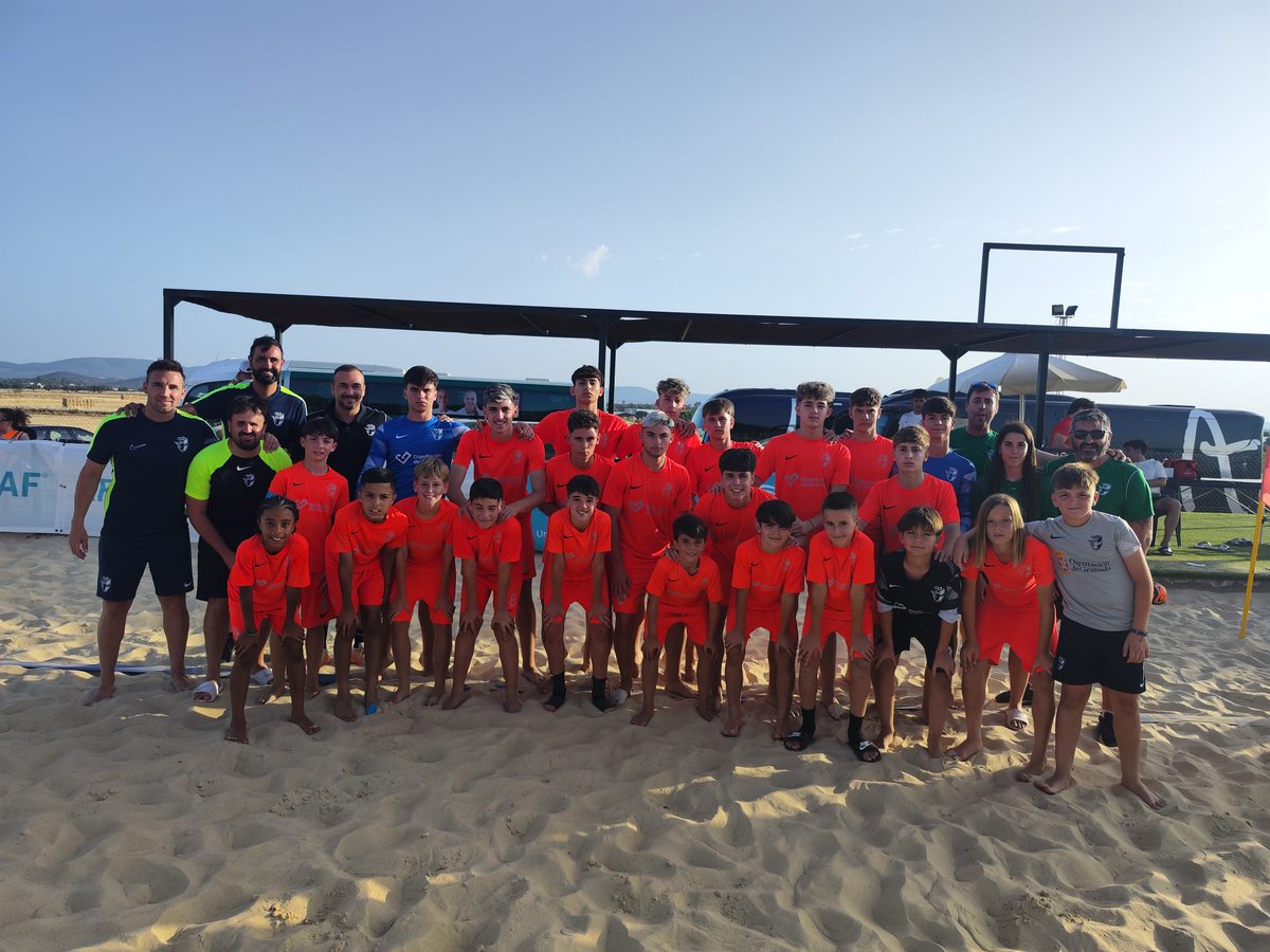 ℹ️ Somos subcampeones del campeonato de Andalucía de Fútbol Playa tras caer en la final esta mañana ante Málaga (8-2)

👏🏻Tercera final de nuestra historia en esta modalidad. Segunda de la temporada. ¡Un pedazo de campeonato! 

¡Enormes! 🔴🟢

💟#FútbolPlayaRFAF #AndaluzaCadeteFP