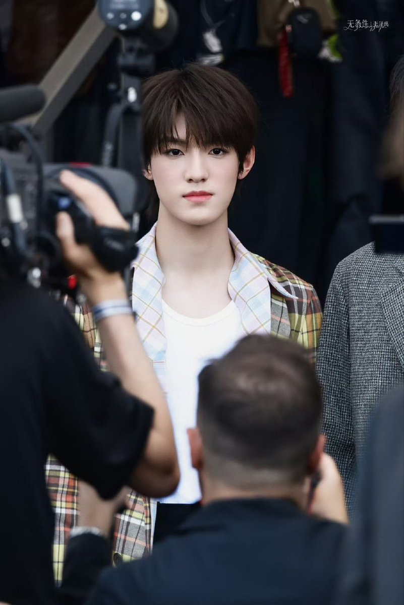 pororojini3's tweet photo. รูปนี้ดีมากกก

ZhangZeyu AT PRADA SS26 
#ZhangZeyuxPradaSS26 
#ZhangZeyu @Prada https://t.co/ao5uddT1id