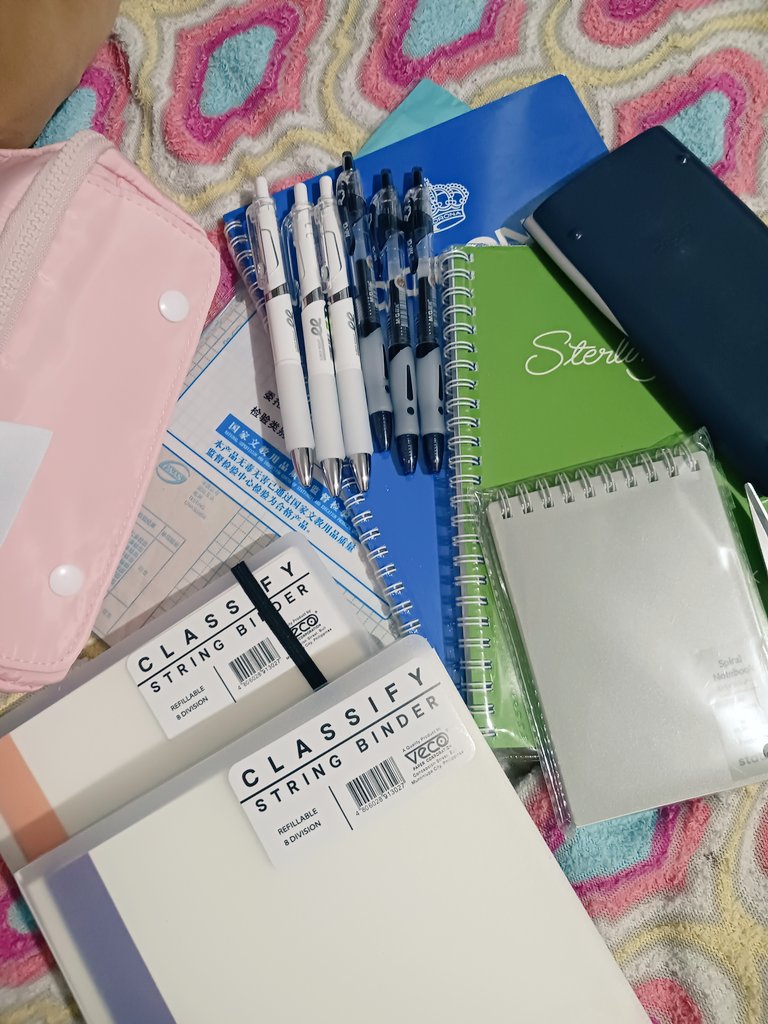 philoescapes's tweet image. stfu this is my heaven 😍 (I still got 2 more parcels to come)