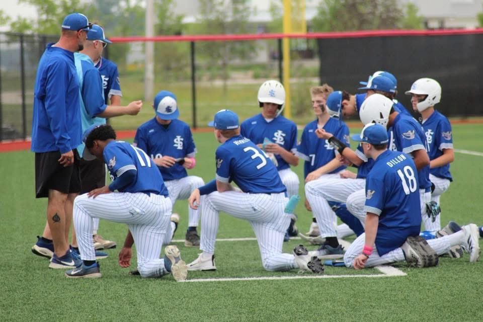Congratulations 15u Blue . The boys rolled into a rain soaked Illinois College Showcase yesterday out in Bourbonnais, Ill and handled business. Led by a strong pitching performance by Johnny Huemmer, who also added a triple and a single on the day, ￼ the Sharks beat the Indiana