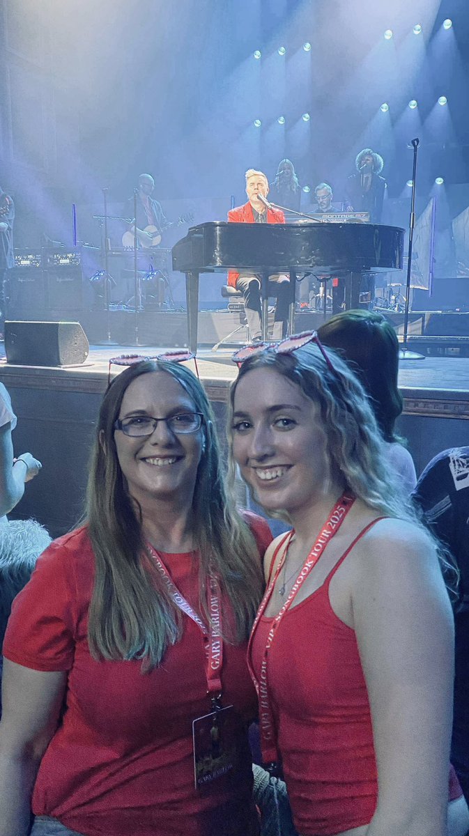 Sarah__TT's tweet photo. @GaryBarlow 🫶🏼 thanks for the memories G #posttourblues ❤️ https://t.co/tPr7WLt3HU