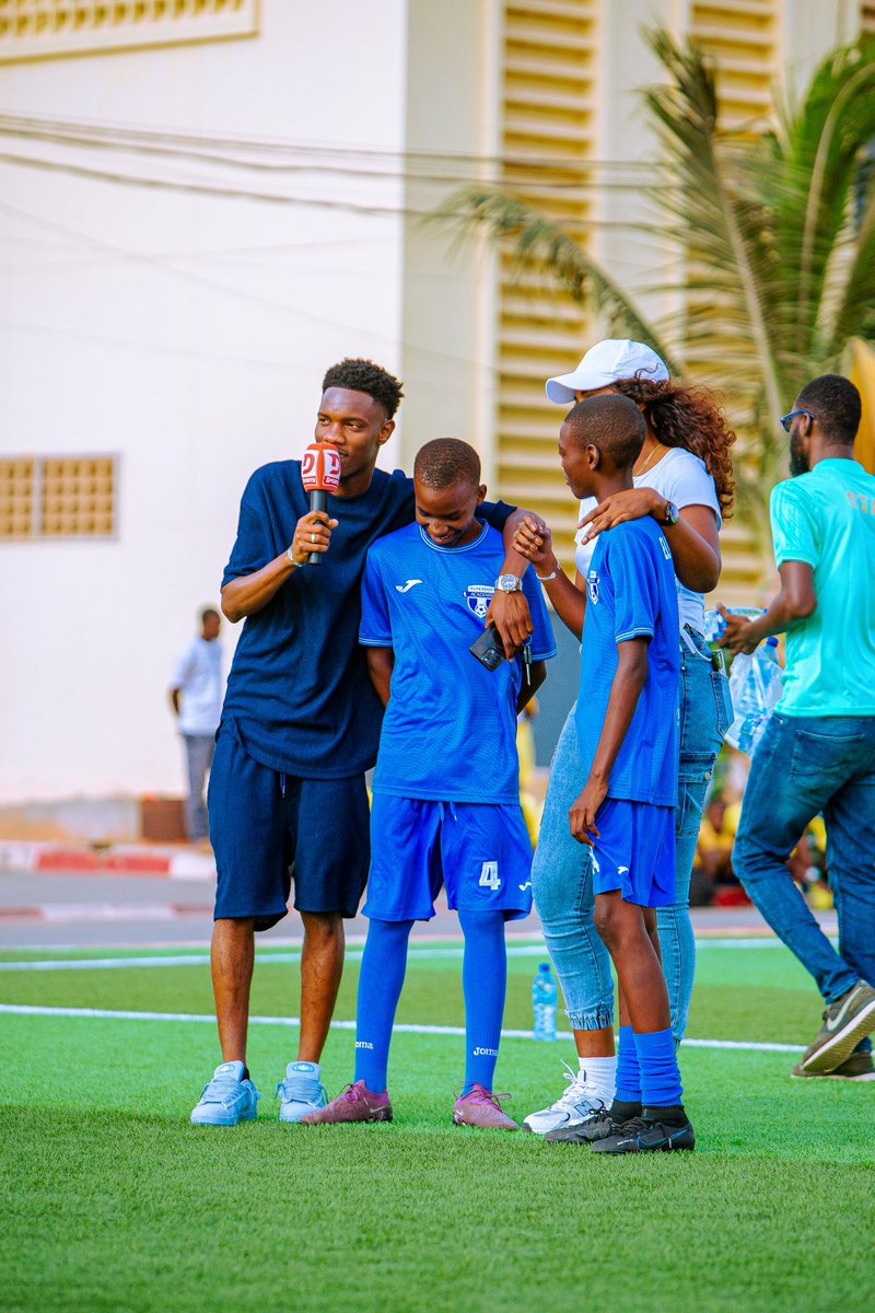 CFootstyle's tweet image. L’accompagnement des jeunes dès le plus jeune âge dans le football est une étape fondamentale pour leur épanouissement, tant sur le plan sportif que personnel.🤍⚽️